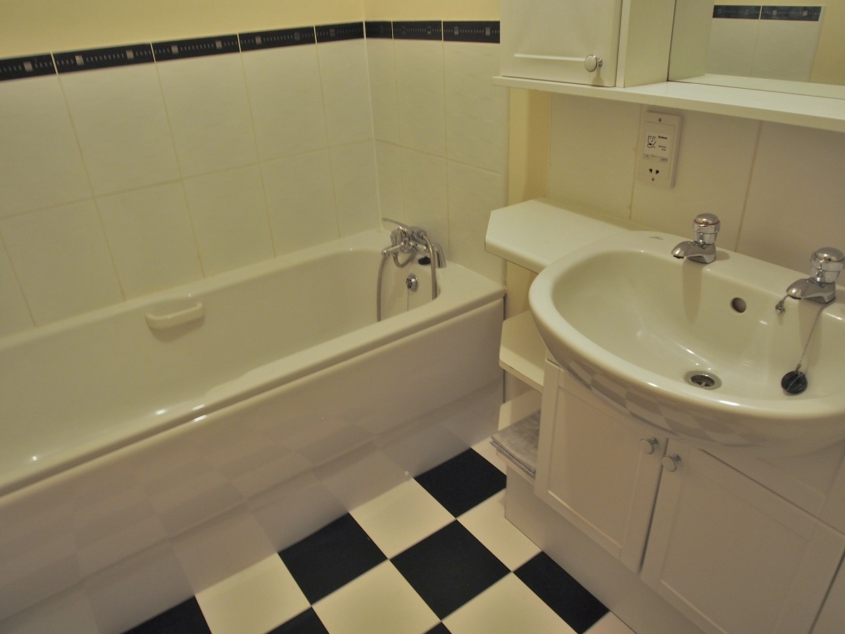 36 Balvicar Street Queens Park Central Letting Services Letting