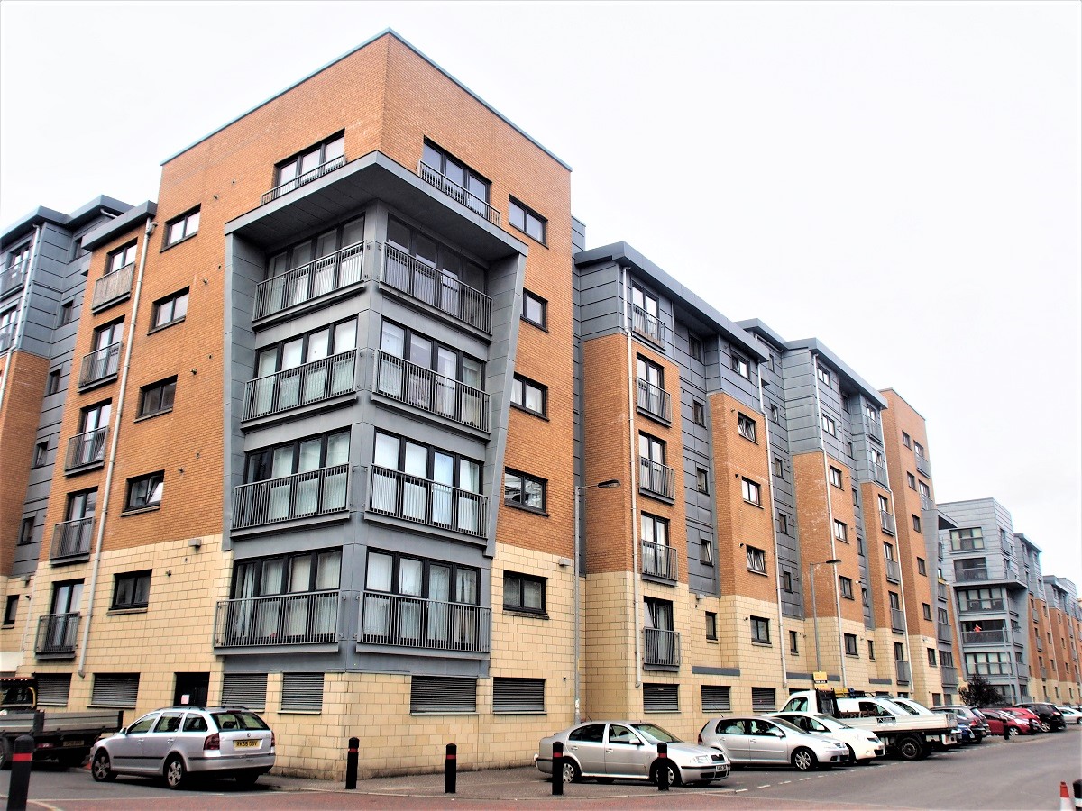 82 Barrland Street South Side Glasgow Central Letting Services